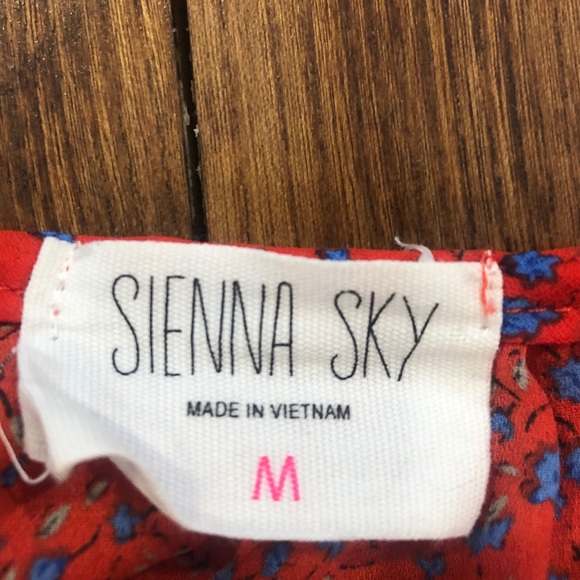 ⭐️5/$20 Orangey red ditzy floral flower peplum cinch top layering springtime - Picture 3 of 3